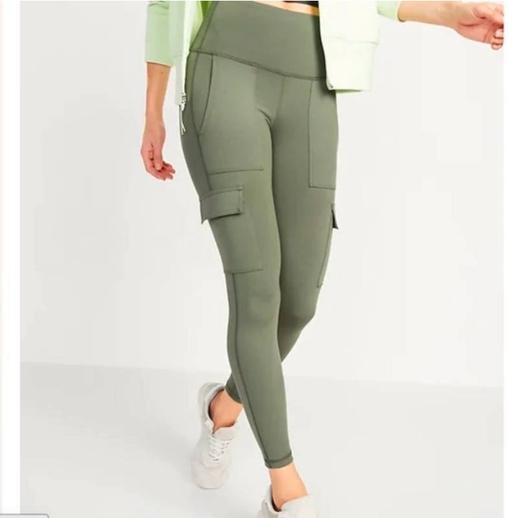 Old Navy Pants - 🚨🏷MOVING SALE💕 Old Navy Power Press Cargo Leggings Womens Small